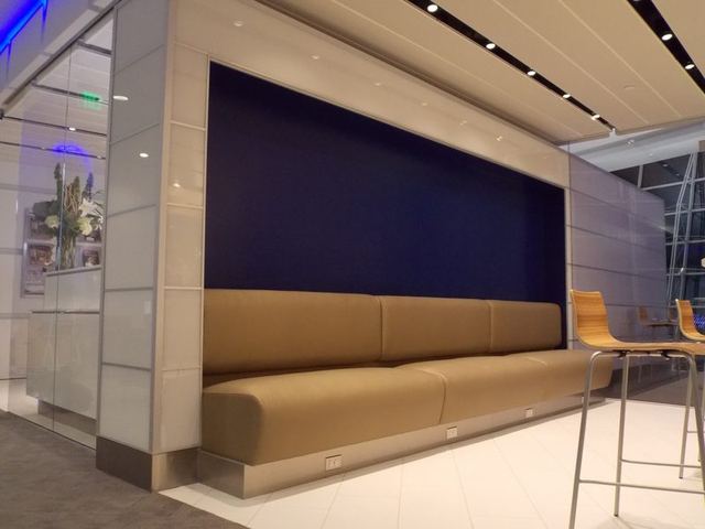 Premium Lounge