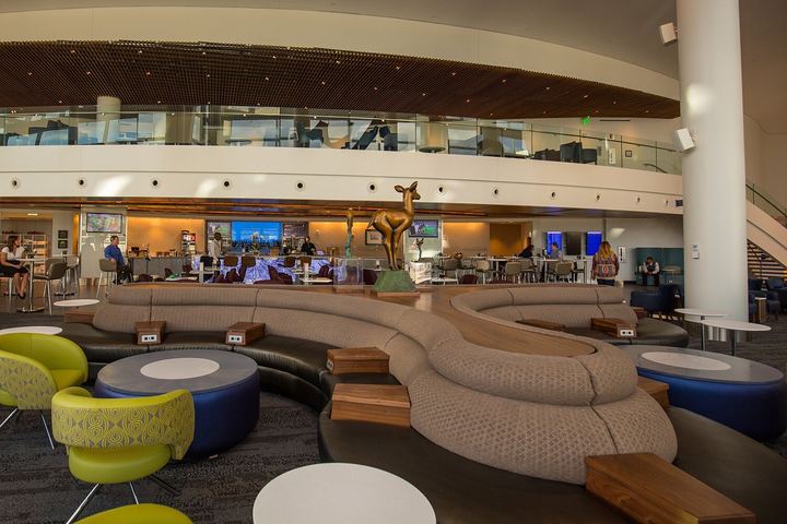 Premium Lounge