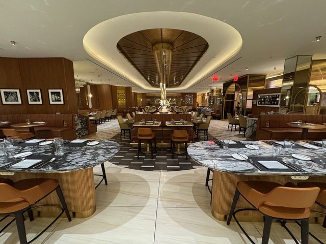 jfk airport dining communal tables